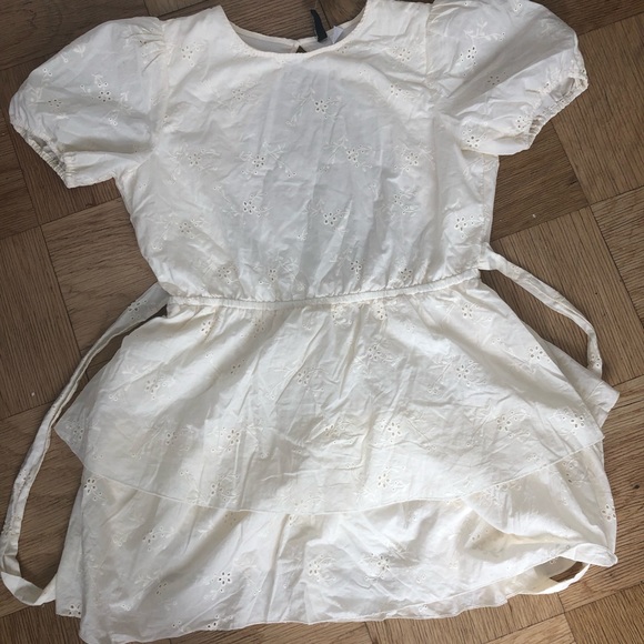 HM BRODERIE ANGLAIS OPEN BACK DRESS PUFF SLEEVE - Picture 7 of 8